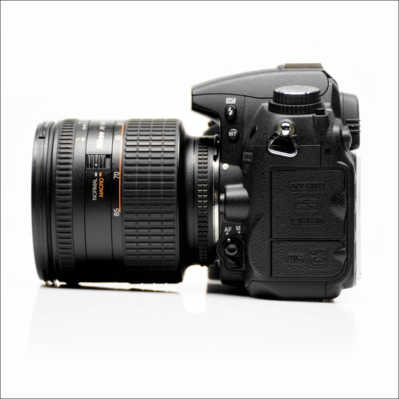 NIKON D7000 BODY (16.2MP) + Accessories - Shutter Count 2,713 - Picture 2 of 16